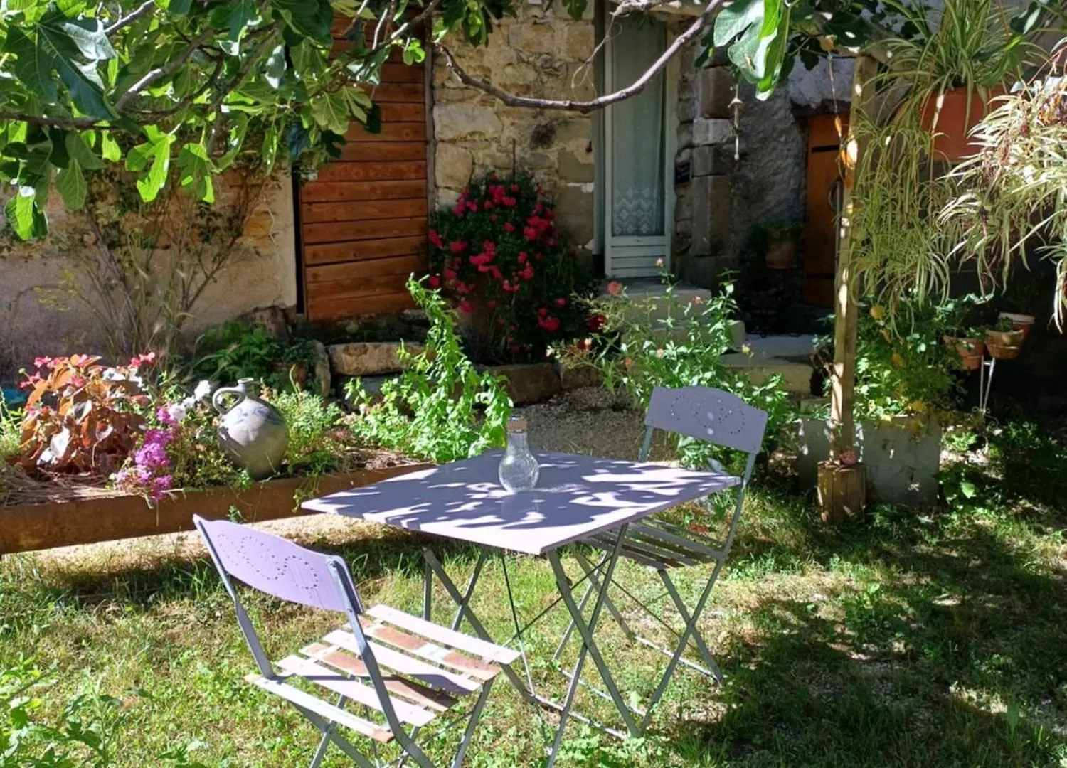 Chambre Dans Ferme Provencale Ongles 0*,  France