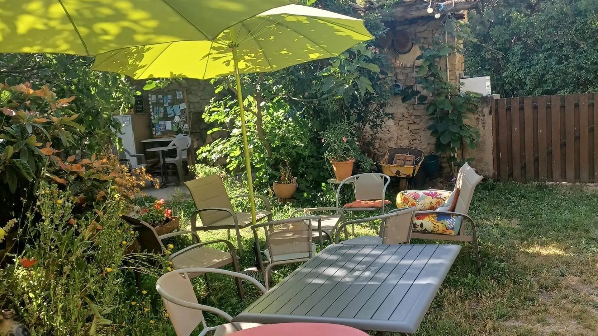 Chambre Dans Ferme Provencale Ongles Bed & Breakfast