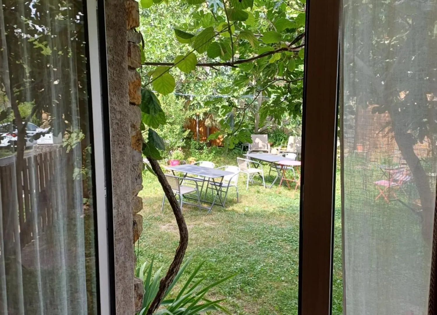 Chambre Dans Ferme Provencale Ongles 0*,  France
