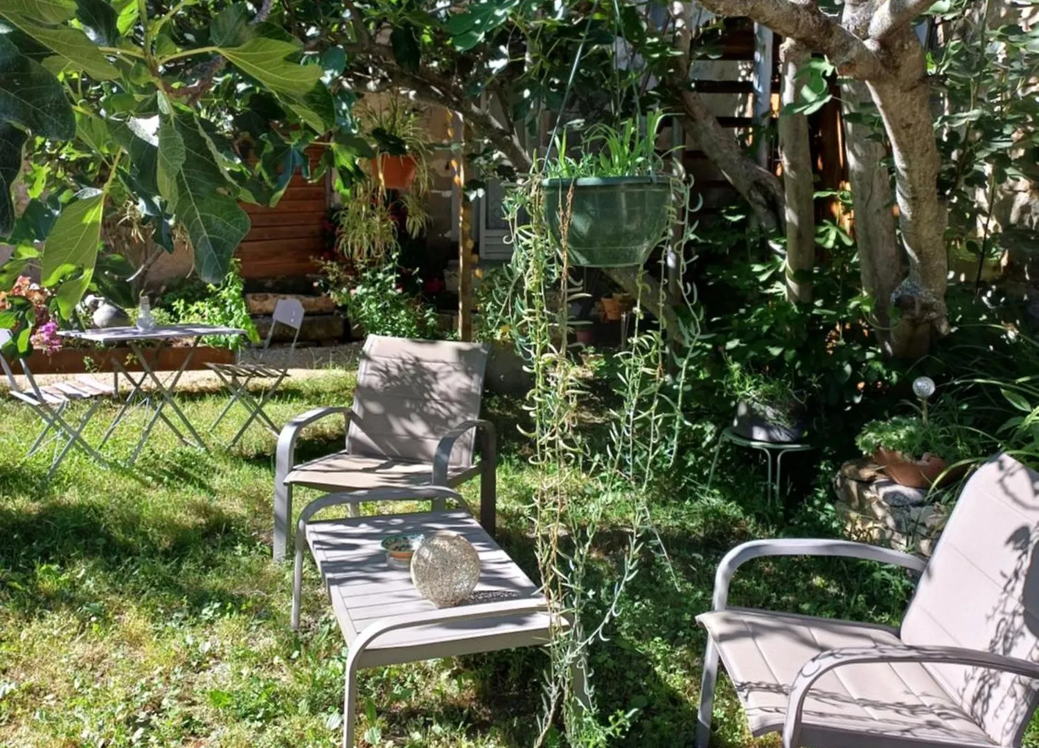 Chambre Dans Ferme Provencale Ongles Bed & Breakfast