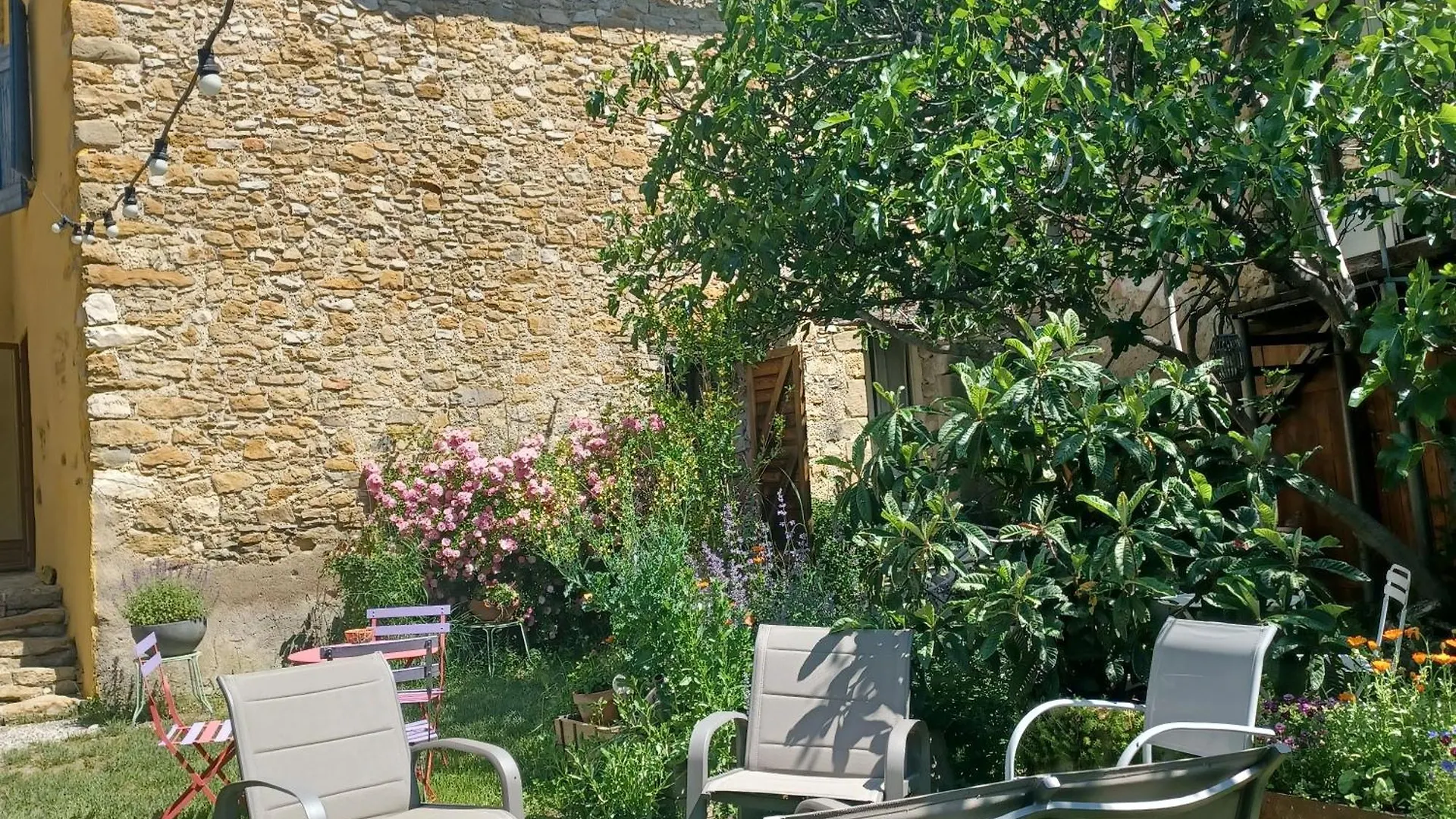 Chambre Dans Ferme Provencale Ongles Bed & Breakfast
